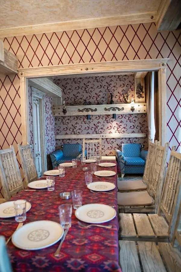 Qesr Hotel Restaurant Baku 4*,