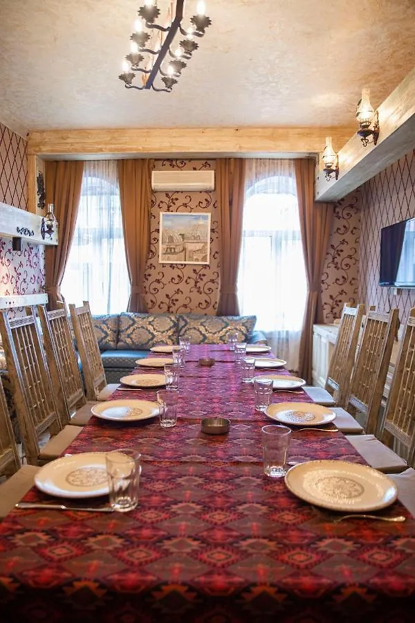 Qesr Hotel Restaurant Baku 4*,